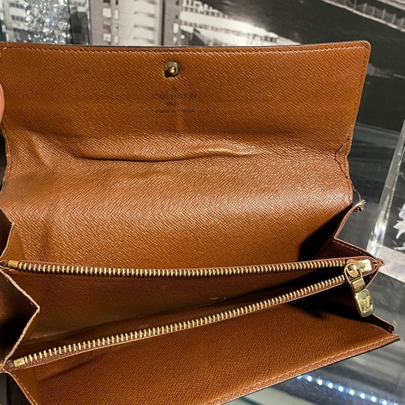 Authentic Louis Vuitton Monogram Sarah Wallet - Picture 12 of 13
